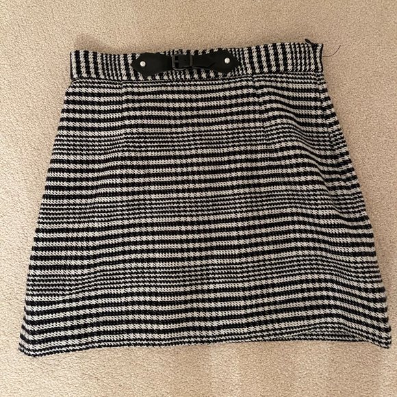 White & Black Zara mini skirt- size Small - Picture 1 of 3